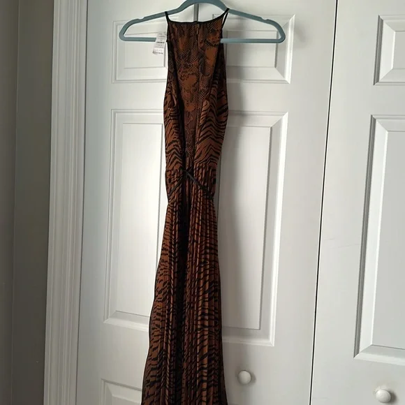 NWT Banana Republic women’s Size 2 maxi dress, strappy with pleated lower half - Picture 4 of 6